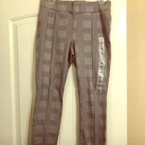 Old Navy Stevie pants. New With Tags. Medium